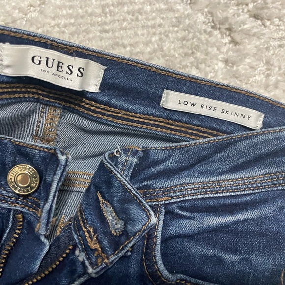 GUESS Low Rise Skinny Size 26 - Picture 3 of 3